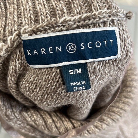 Poncho - Picture 2 of 2